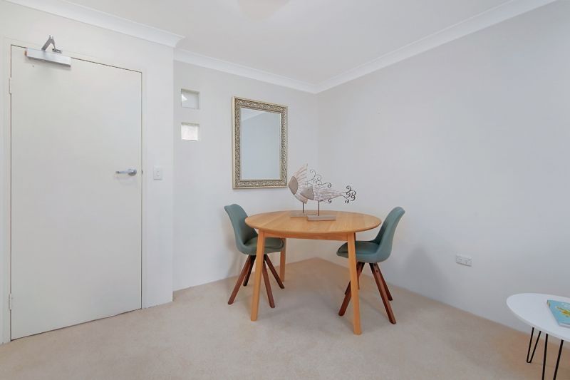 EXCELLENT FULLY RENOVATED GROUND FLOOR APARTMENT WITH THE POPULAR EASTERLY ASPECT