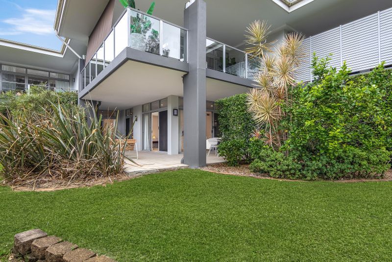 Refurbished Two Bedroom, Ground Floor Apartment with Large Balcony.