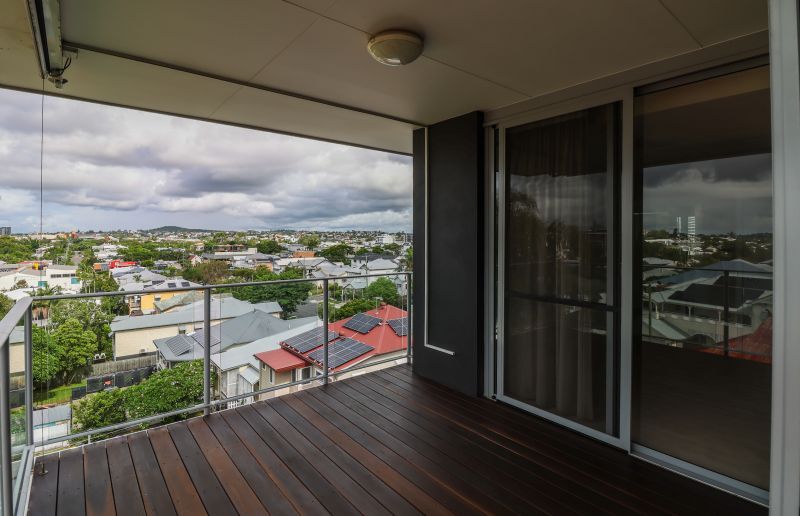 UNDER OFFER - Highly Sought-After Apartment with Ultimate City Views