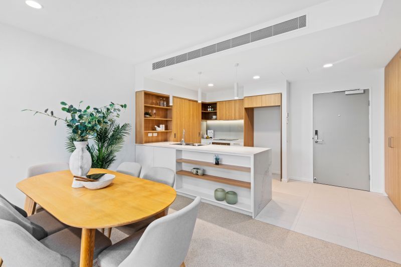 South-facing apartment with stunning Burleigh Golf Course vistas