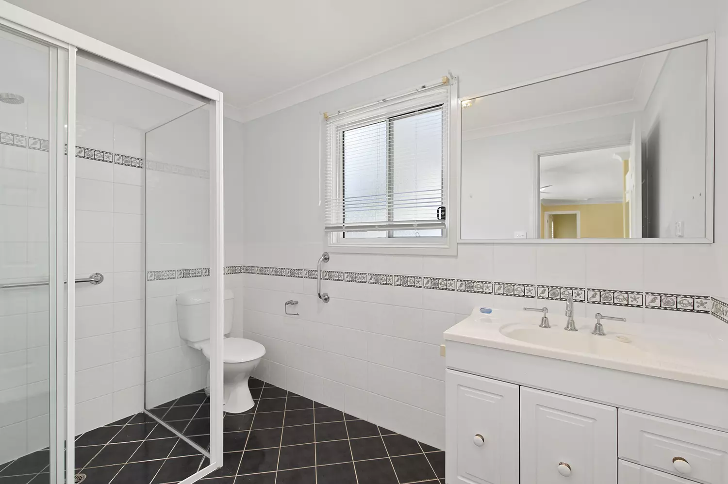 Beautiful Decor, Screened Outdoor Living Room - Big carport