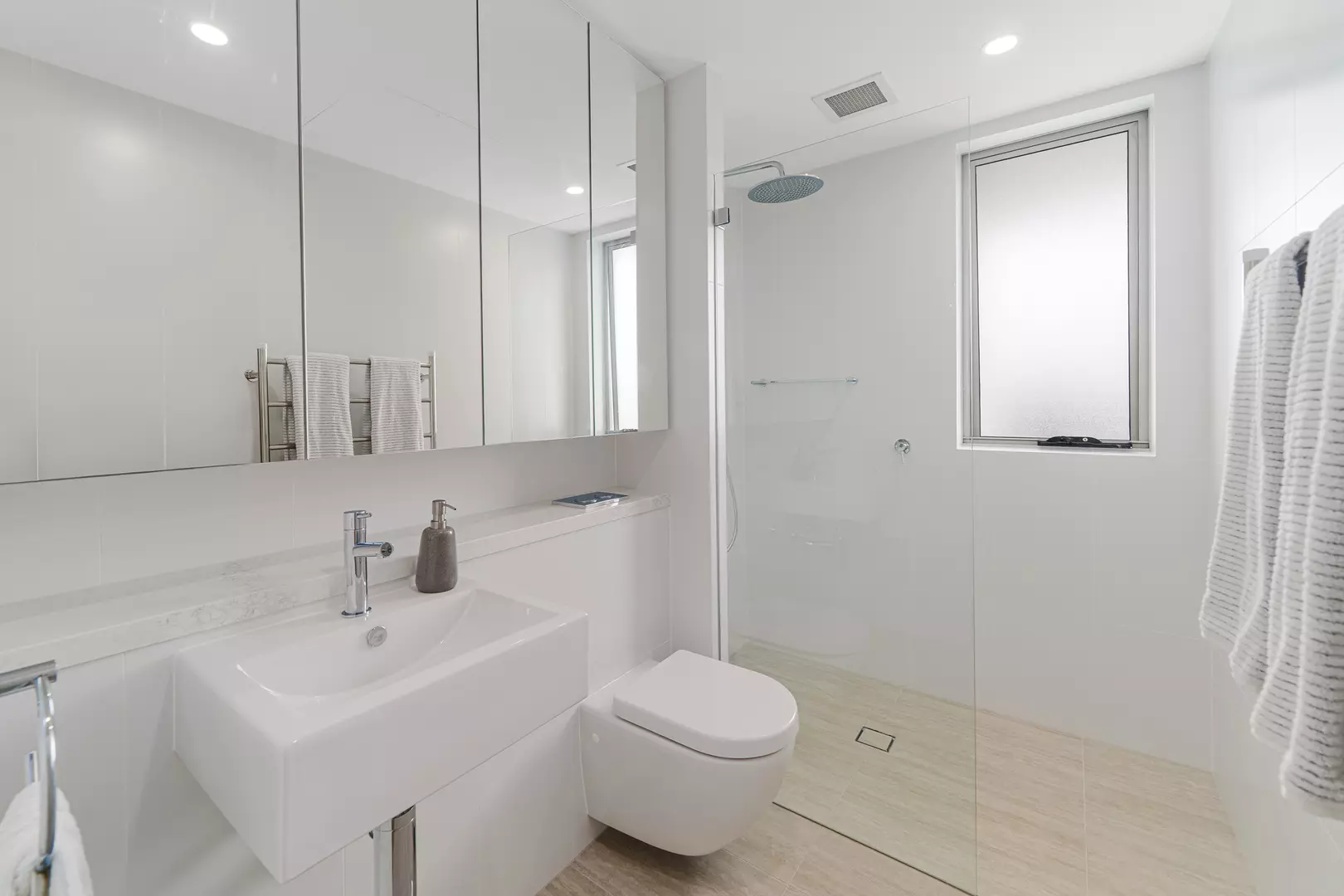 3 Bedroom Penthouse overlooking Woniora Avenue