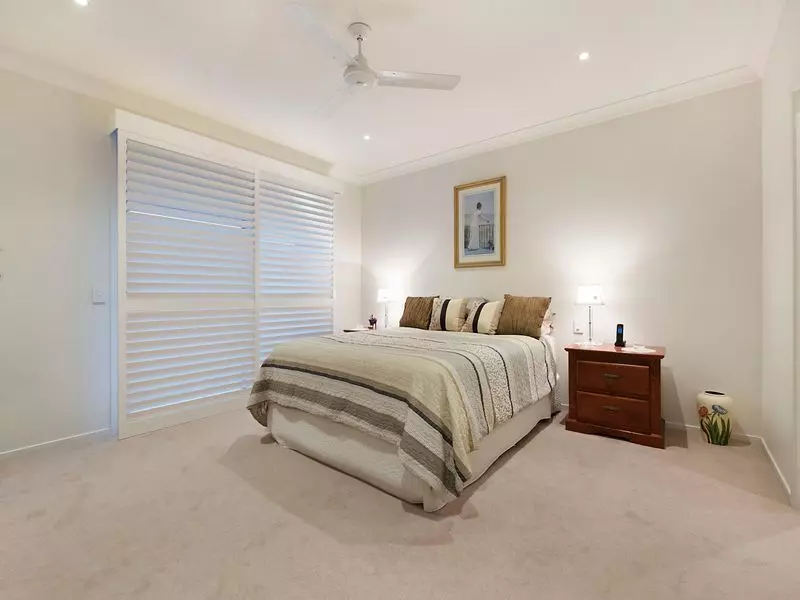 Luxury, Landing living