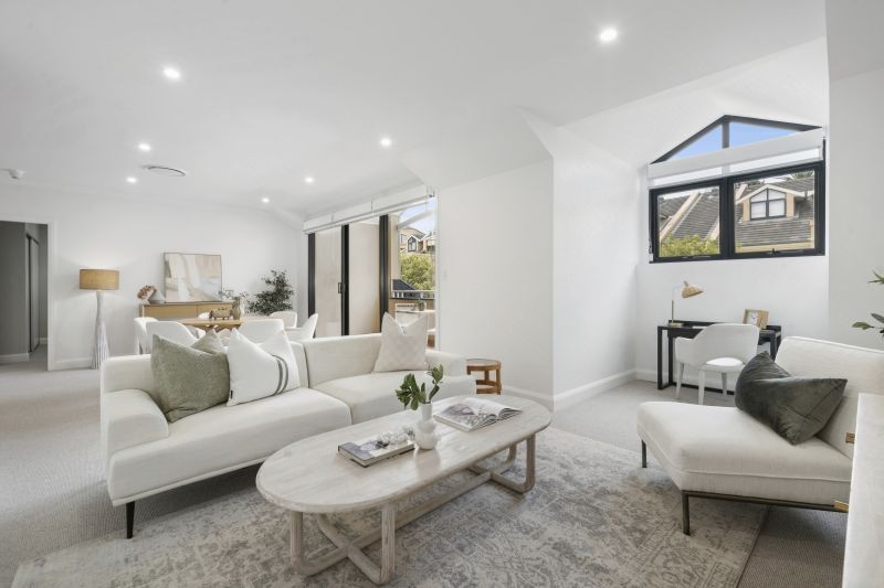 Fully refurbished stunning apartment. Ready to move into!