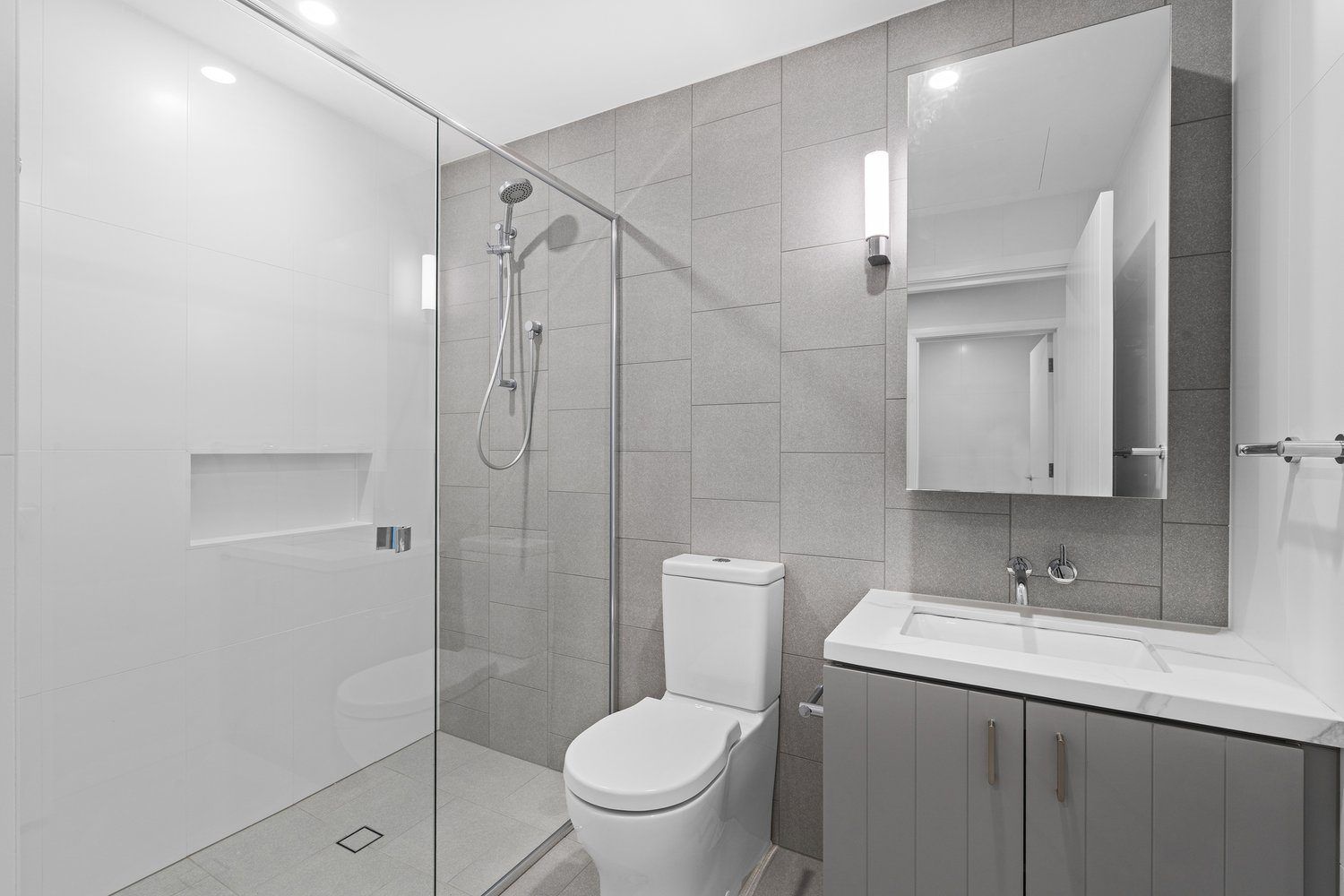 Welcoming Two-Bedroom Apartment with Dual Balcony Access