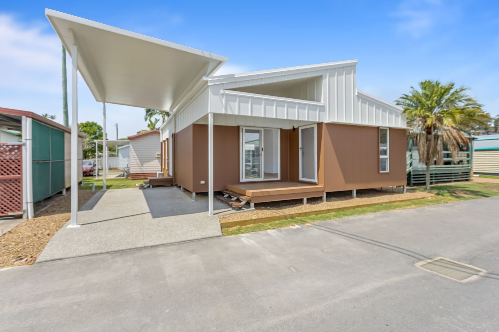 STYLISH, BRAND NEW HOME – YOUR PERFECT RETIREMENT RETREAT!