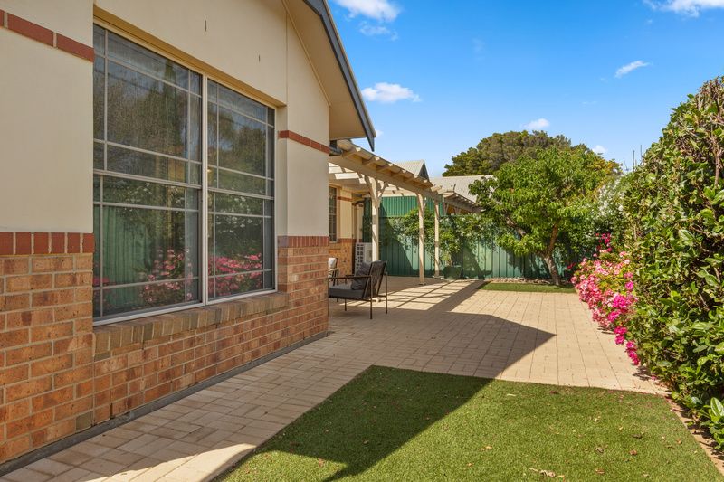 Sunlit Villa with Lush Gardens and Entertainer’s Delight