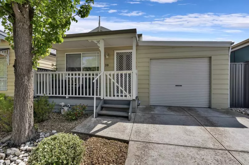 Lifestyle Communities Brookfield - Warm & modern appeal