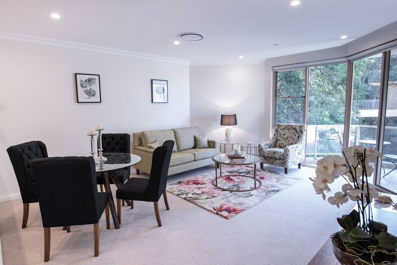 Elegant Apartment with Sunlit Balcony