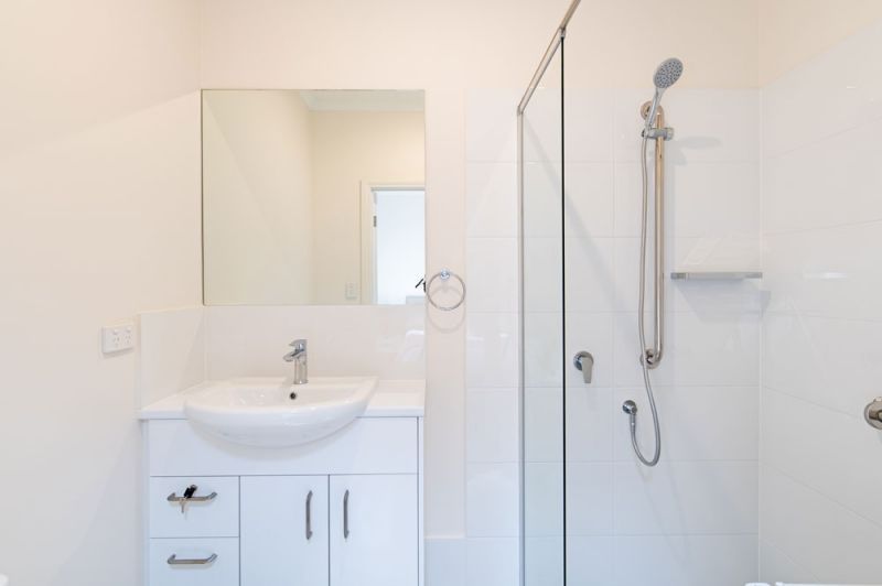 Spacious serviced apartment opening onto lovely communal courtyard
