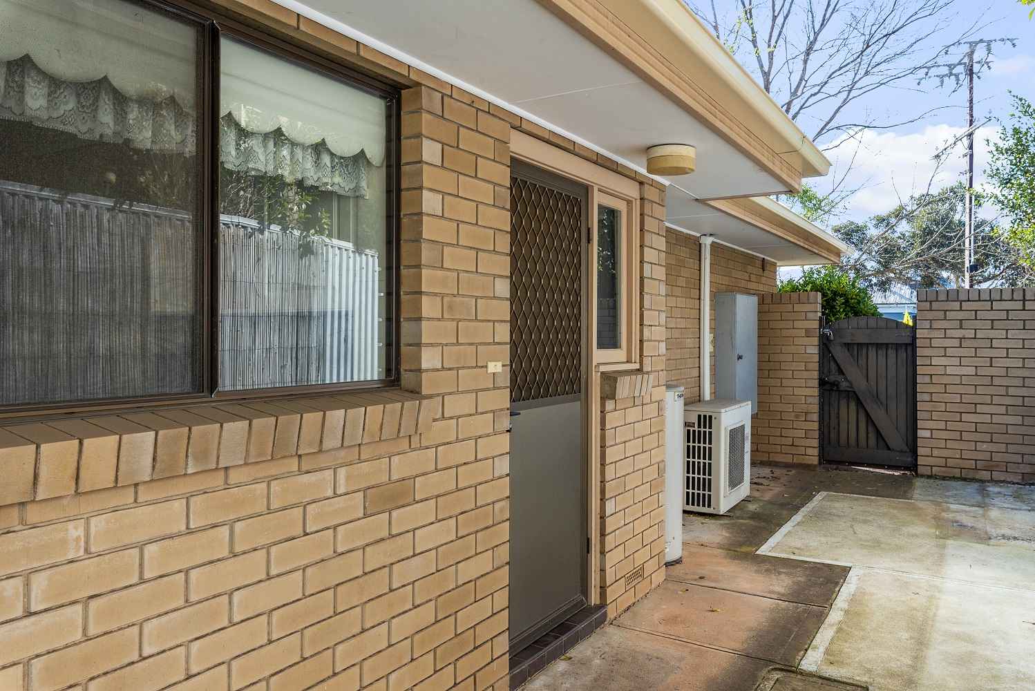 Two Bedroom - Easy Walk to Main Street