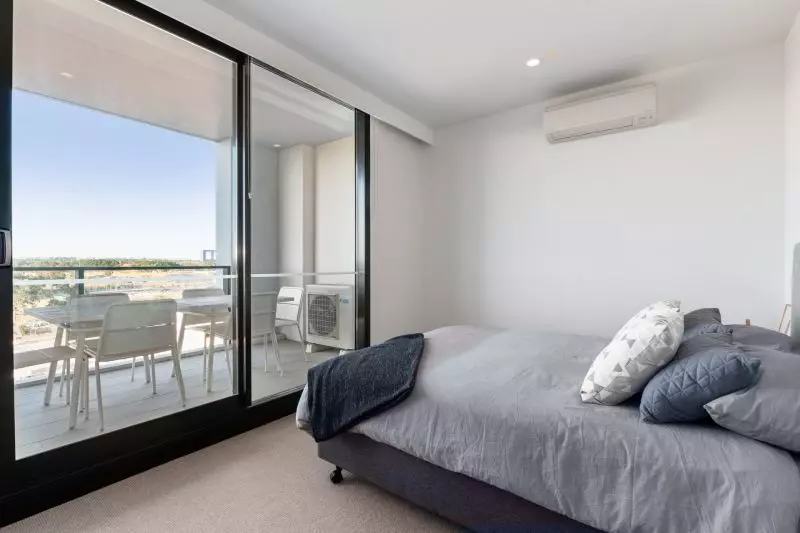 Great Location, Modern & Professional Lifestyle!
