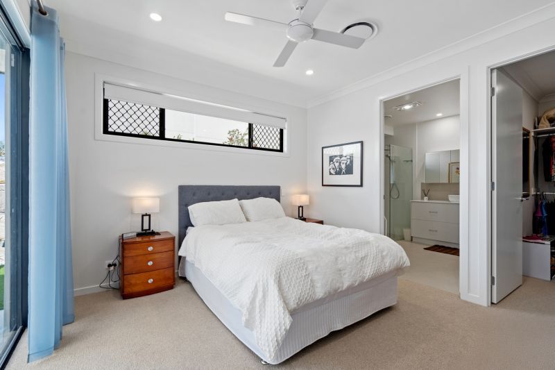 Attention Travel Enthusiasts!