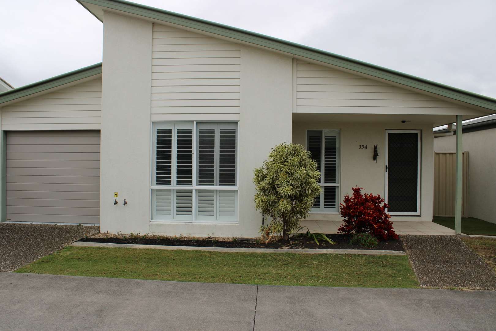Centrally located 2 bed home in Palm Lake Resort Eagleby