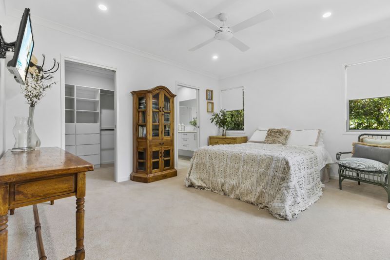 Tropical Oasis- Stunning 2 Bedroom Home + Study