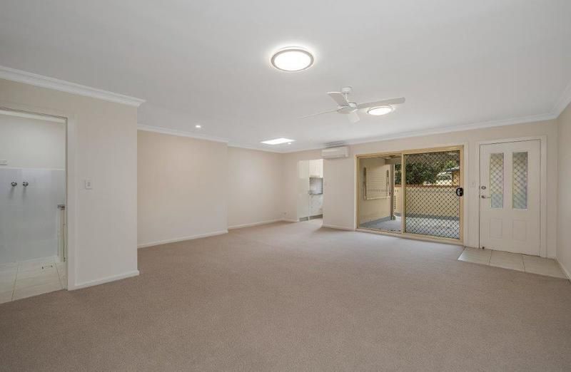 Refurbished, Modern Villa with Double Garage and Atrium